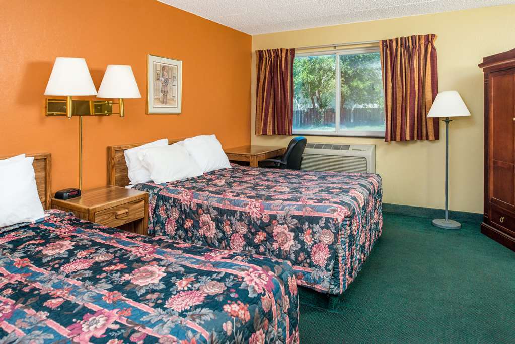 Sunset Inn & Suites Lincoln Habitación foto